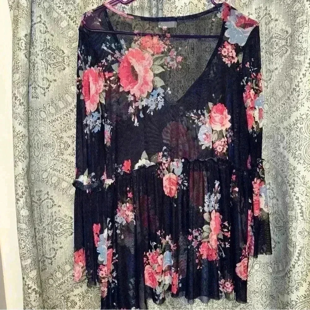 Fig & Olive Sheer Blouse - Picture 2 of 2